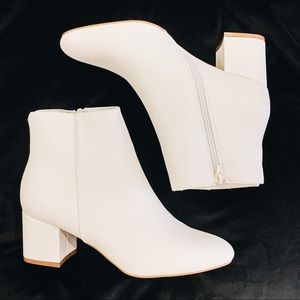 WHITE ANKLE BOOTIE